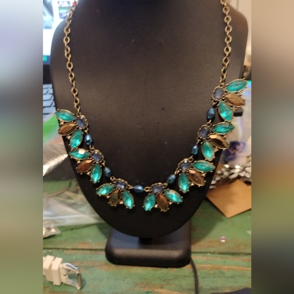 Lia Sophia BEEHAVE YOU  Retired Necklace